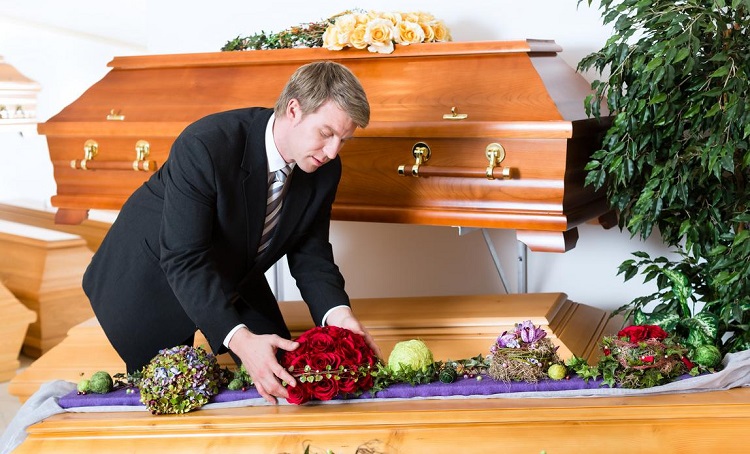 Advantages of Hiring a Funeral Director